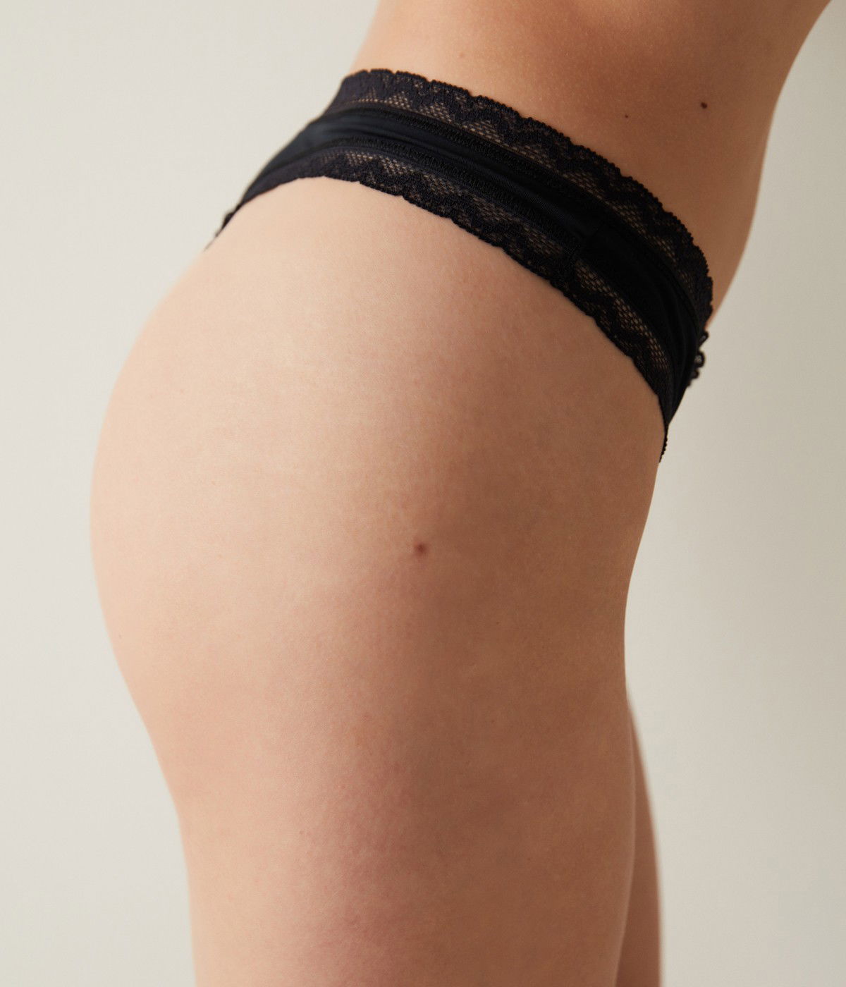 Easy Micro Lace Thong