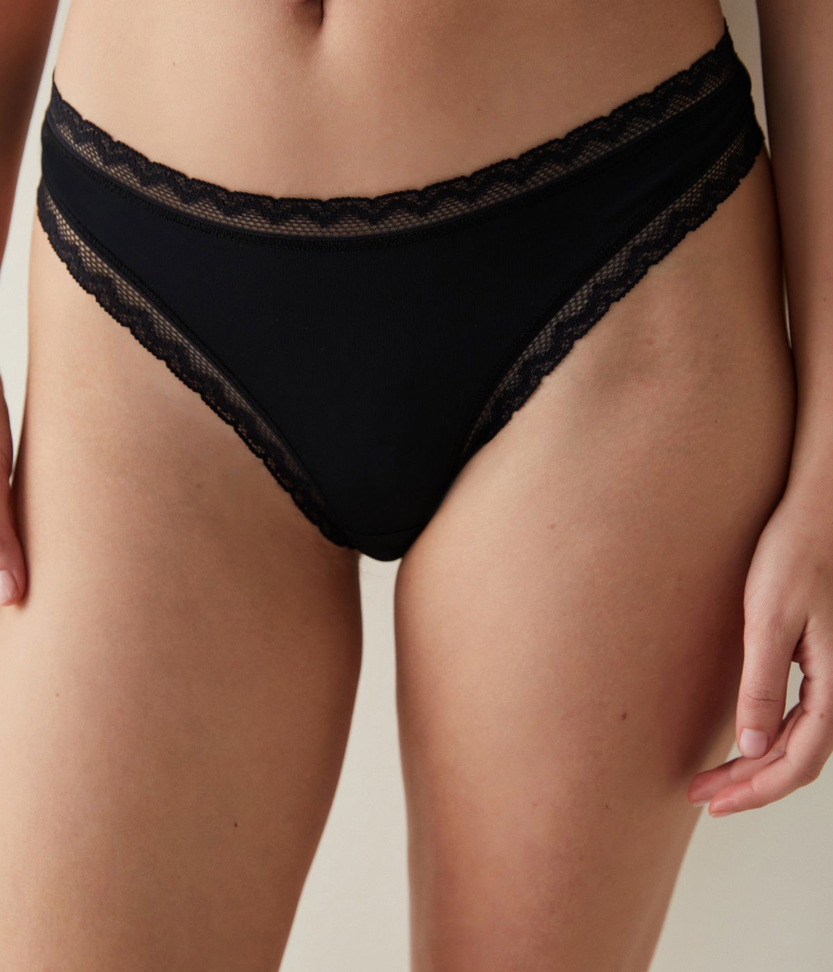 Easy Micro Lace Thong