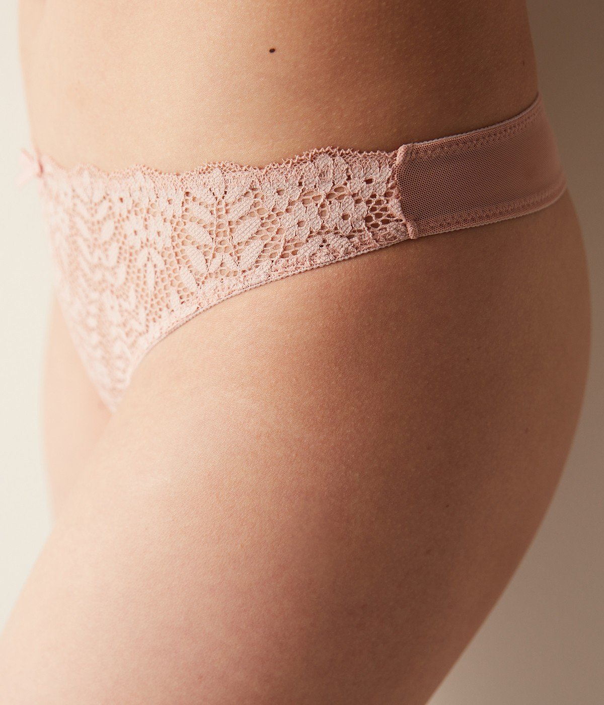 Chilot Bloom Lace Thong